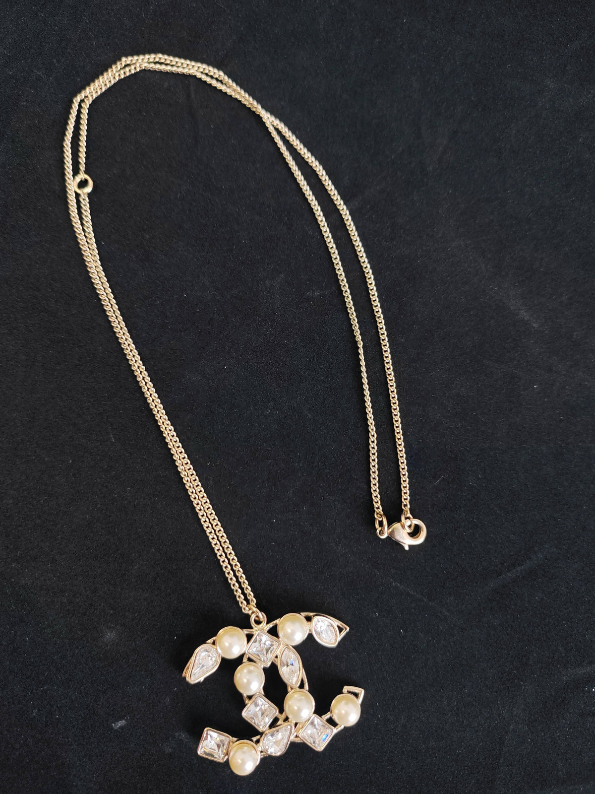 Chanel - Other - Gold-tone base metal with glass crystal embellishments and imitation pearls - Gold
