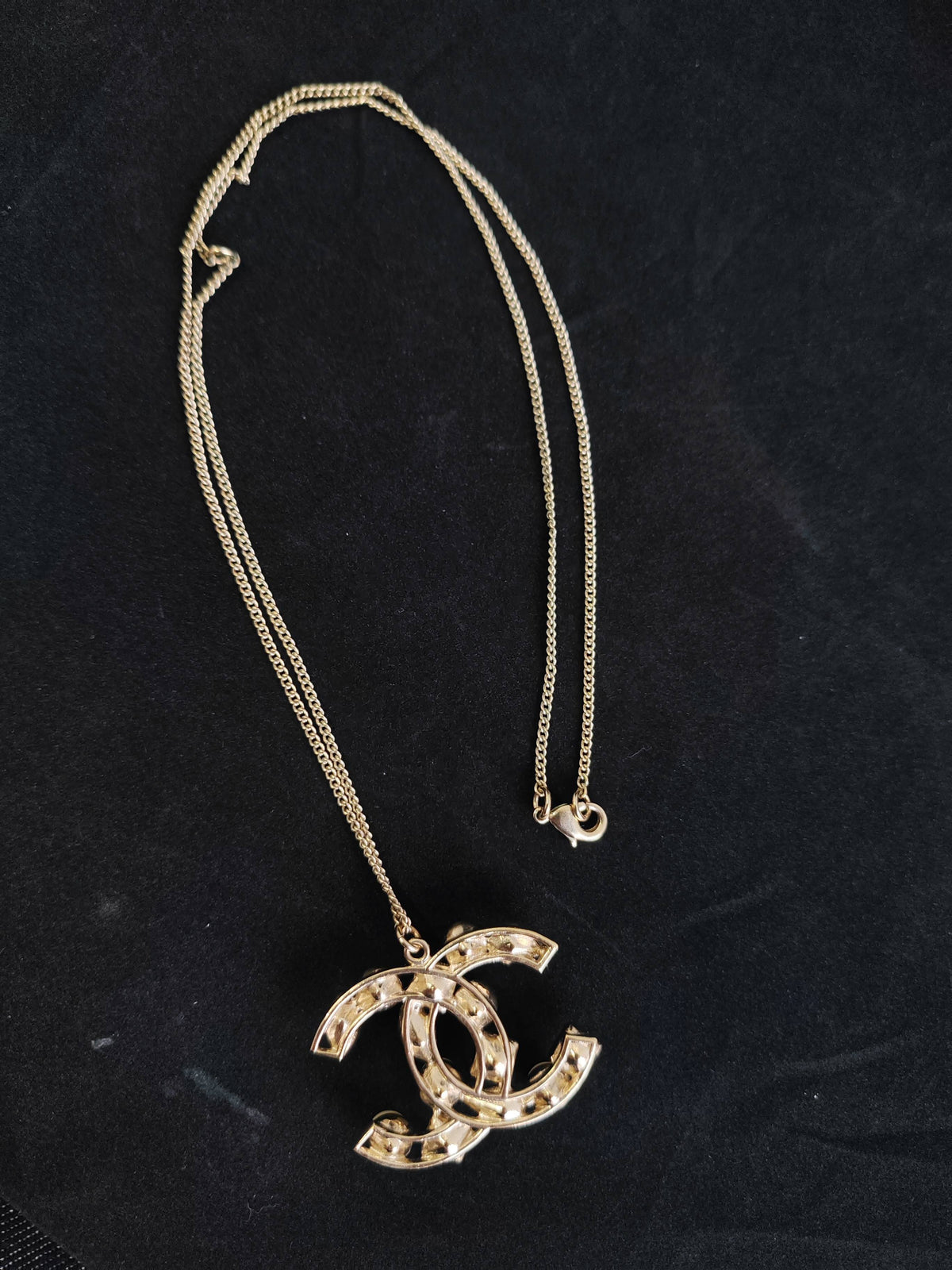 Chanel - Other - Gold-tone base metal with glass crystal embellishments and imitation pearls - Gold