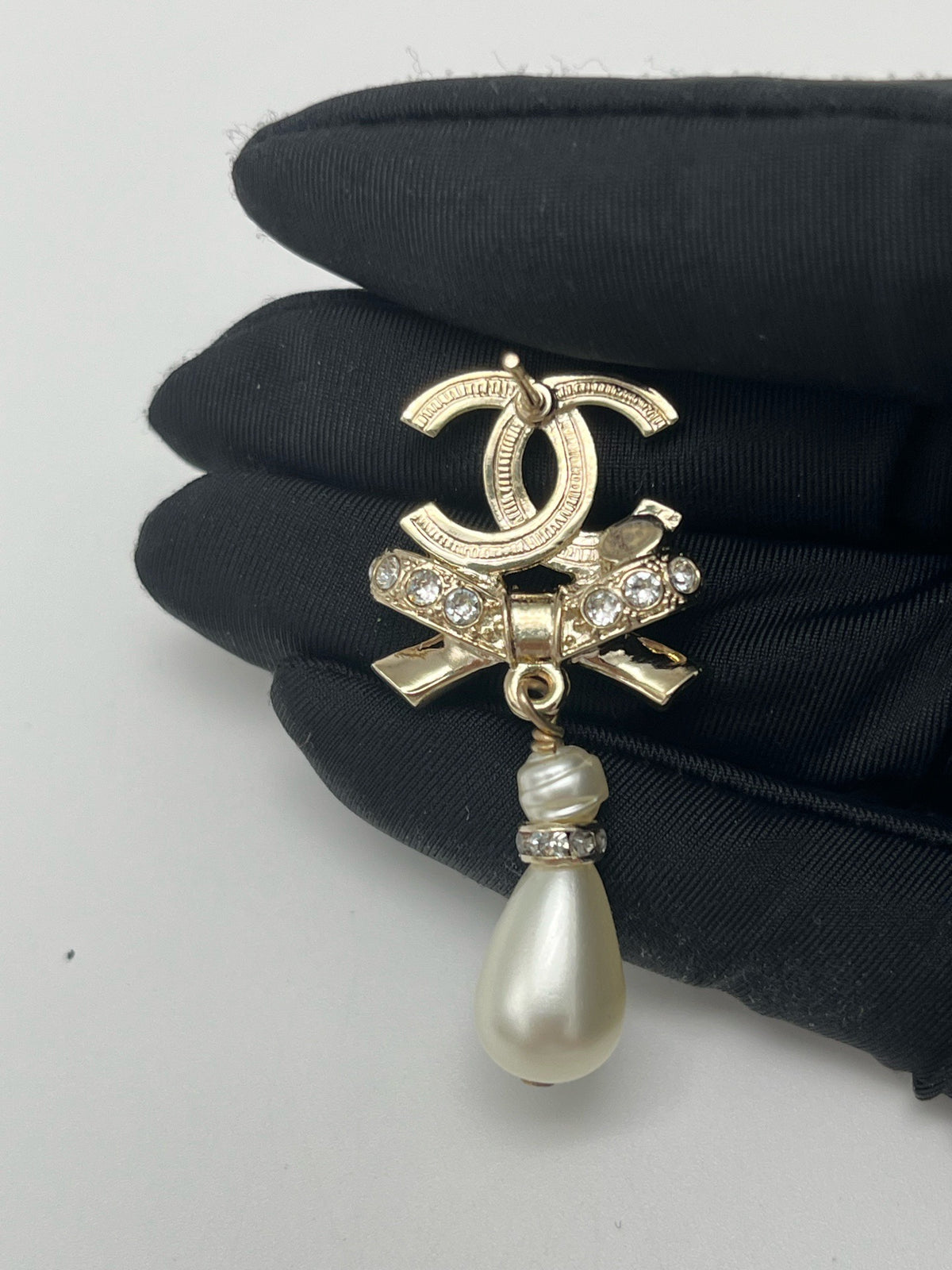 Chanel - Other - Gold-tone base metal with glass crystals and faux pearl drops. - Gold - (One size)