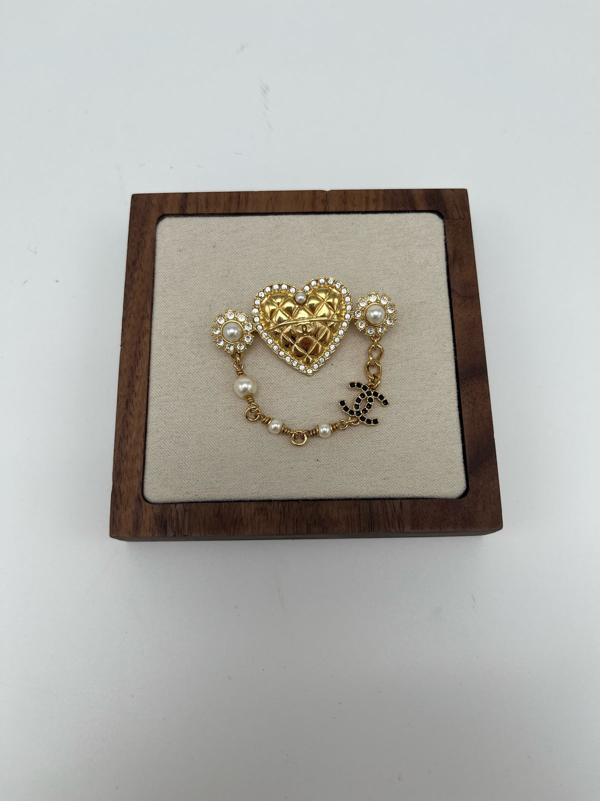 Chanel - Other - Gold-tone base metal with imitation pearl and crystal embellishments - Gold