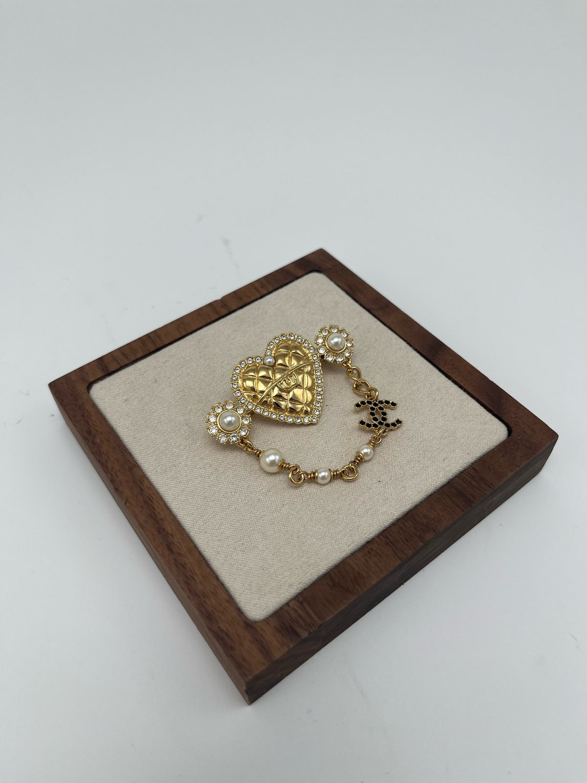 Chanel - Other - Gold-tone base metal with imitation pearl and crystal embellishments - Gold