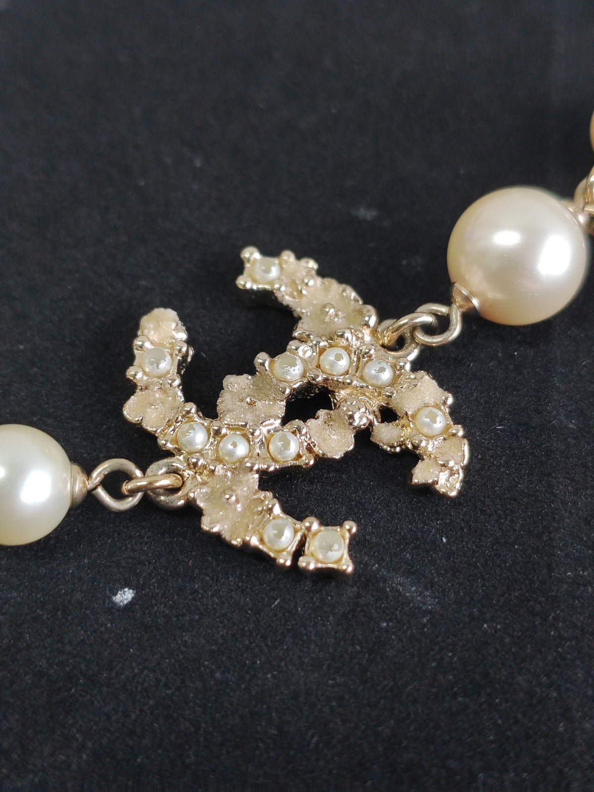 Chanel - Other - Gold-tone base metal with imitation pearls and decorative motifs. - Multicolour