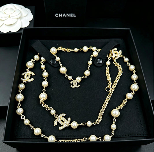 Chanel - Other - Gold-tone base metal with imitation pearls and glass rhinestones - Gold