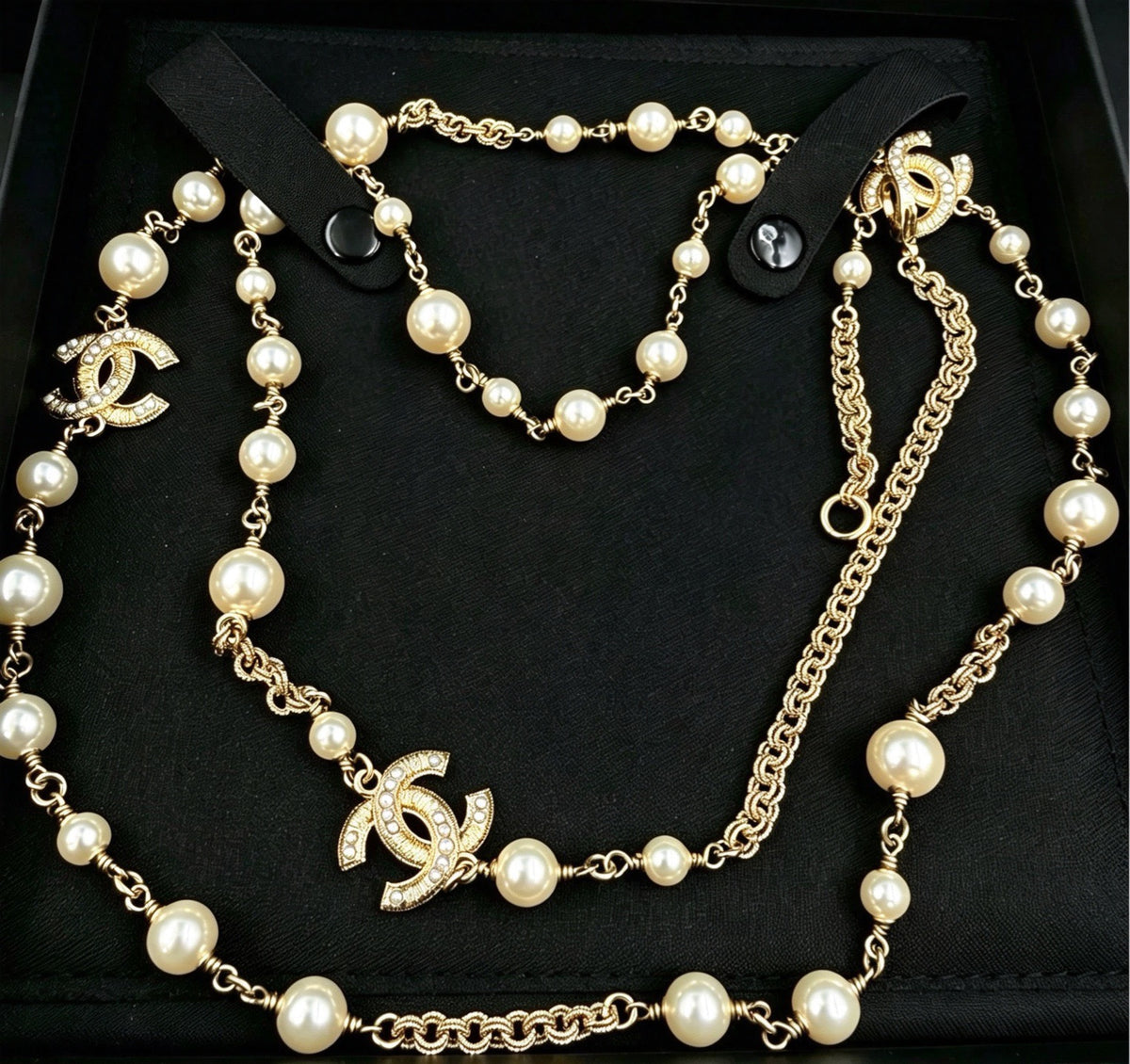 Chanel - Other - Gold-tone base metal with imitation pearls and glass rhinestones - Gold