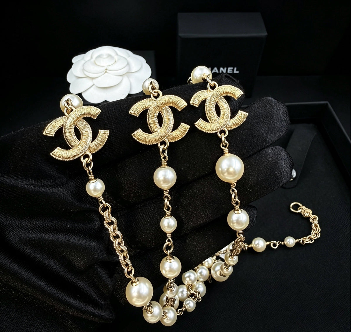 Chanel - Other - Gold-tone base metal with imitation pearls and glass rhinestones - Gold
