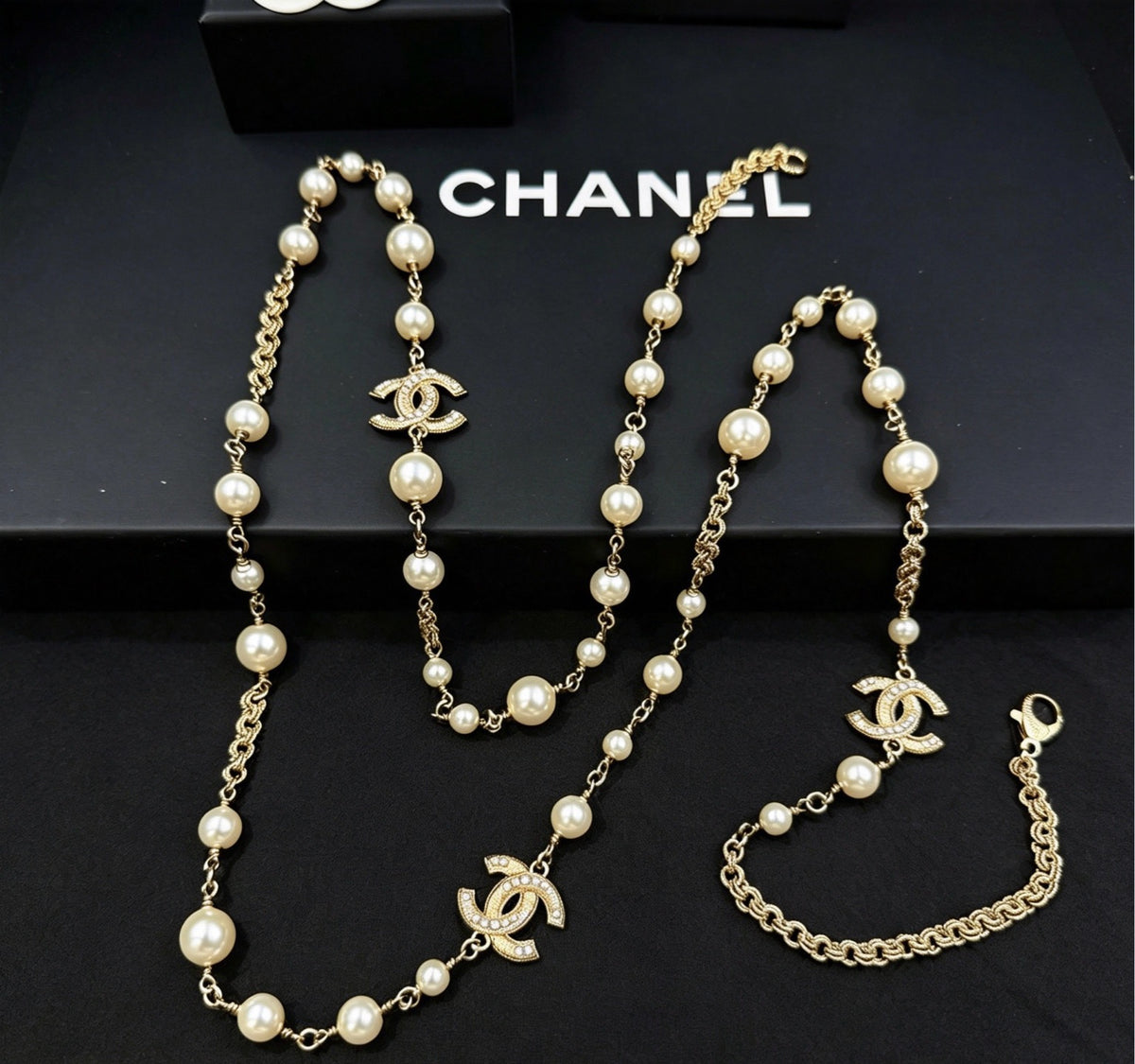 Chanel - Other - Gold-tone base metal with imitation pearls and glass rhinestones - Gold