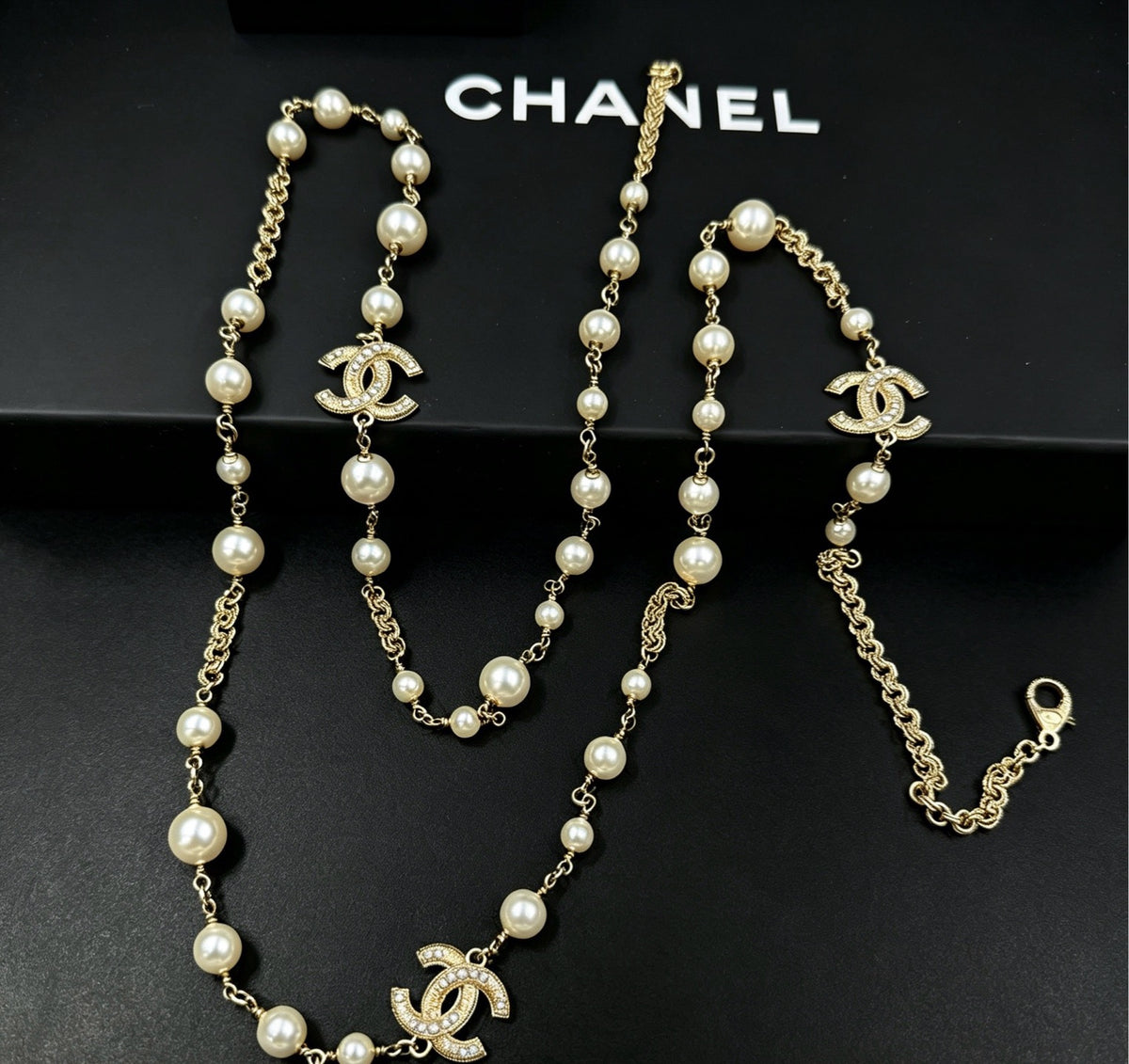 Chanel - Other - Gold-tone base metal with imitation pearls and glass rhinestones - Gold