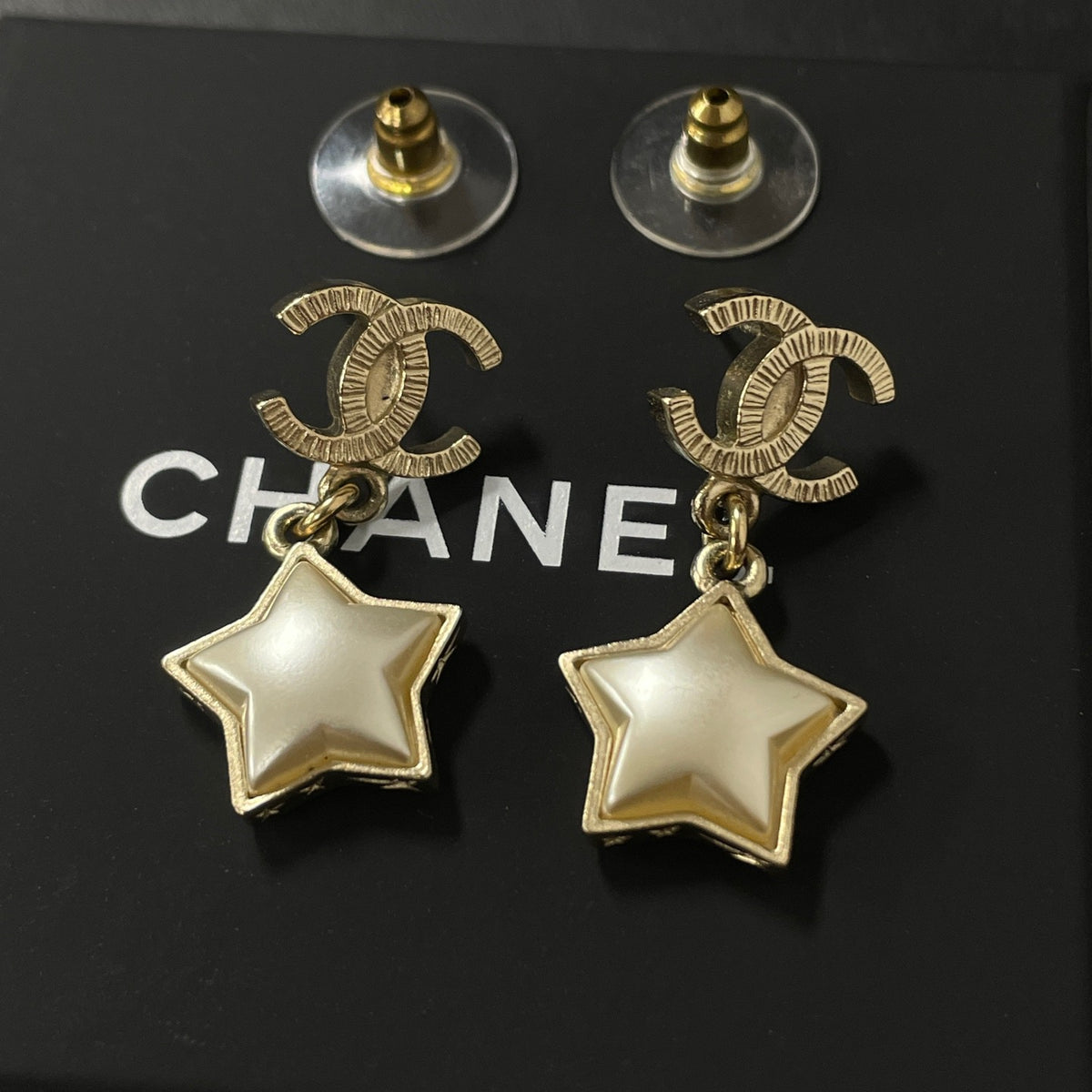 Chanel - Other - Gold-tone base metal with white pearl-effect star drops - Multicolour