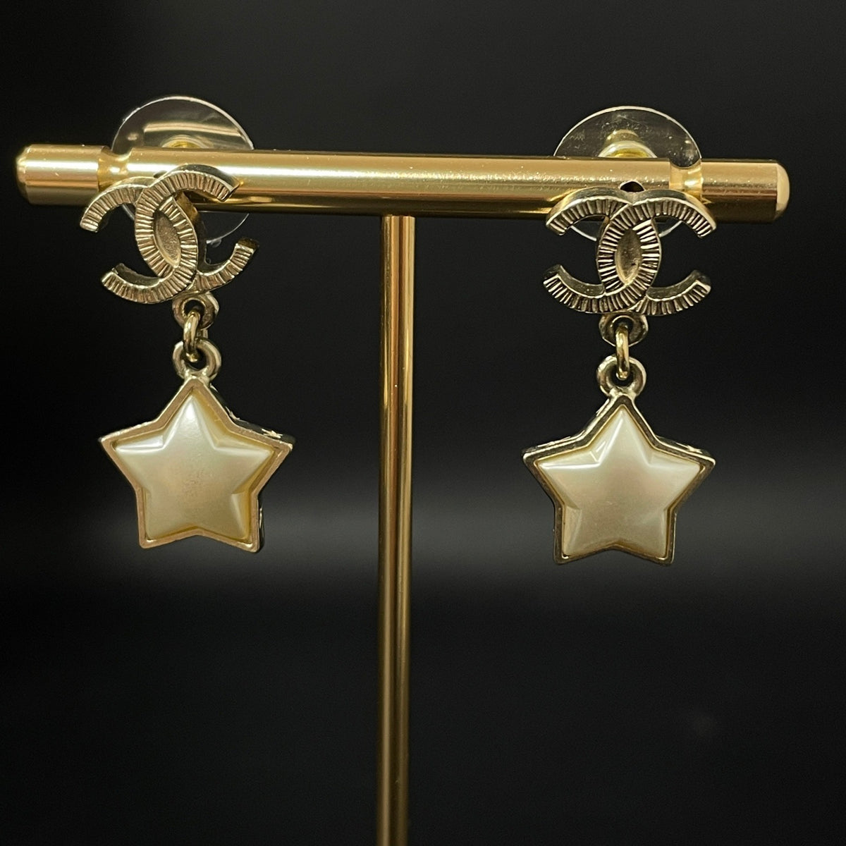 Chanel - Other - Gold-tone base metal with white pearl-effect star drops - Multicolour