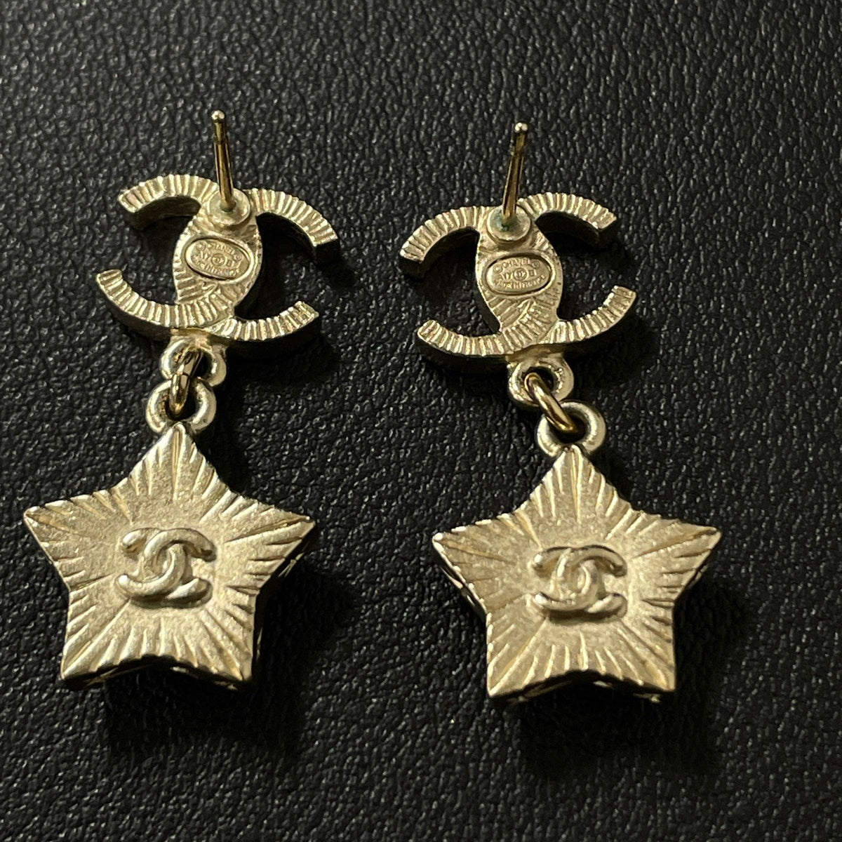 Chanel - Other - Gold-tone base metal with white pearl-effect star drops - Multicolour