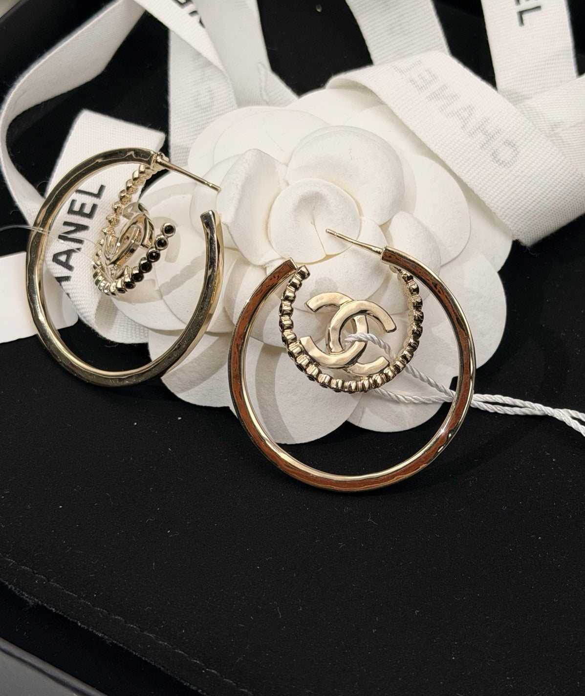 Chanel - Other - Gold-tone finish with dark accents - Gold - (Large)
