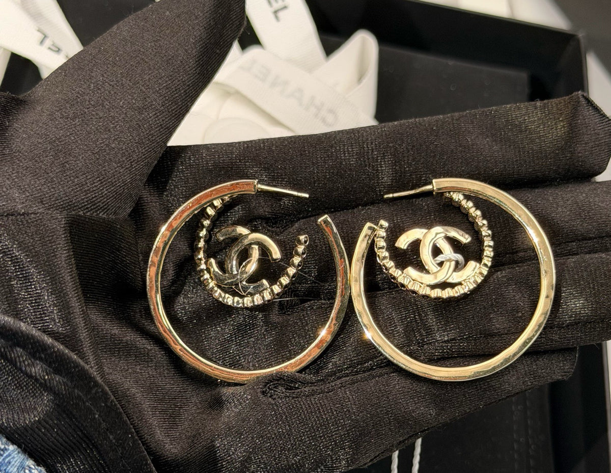 Chanel - Other - Gold-tone finish with dark accents - Gold - (Large)