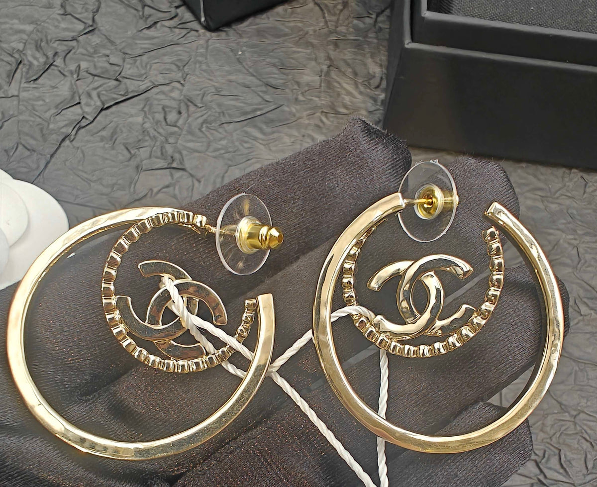 Chanel - Other - Gold-tone finish with dark accents - Gold - (Large)
