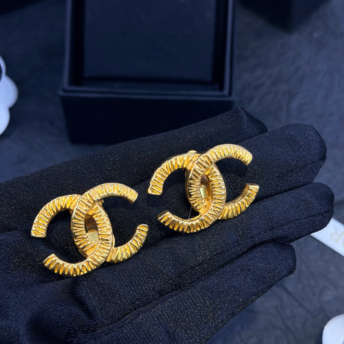 Chanel - Other - Gold-tone metal alloy, composition unspecified - Gold