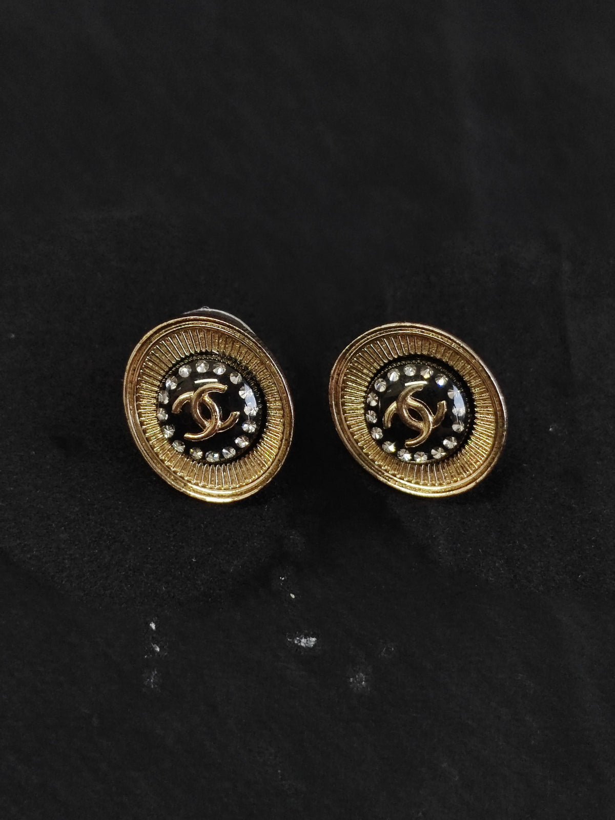 Chanel - Other - Gold-tone metal alloy with glass rhinestones and black enamel. - Multicolour