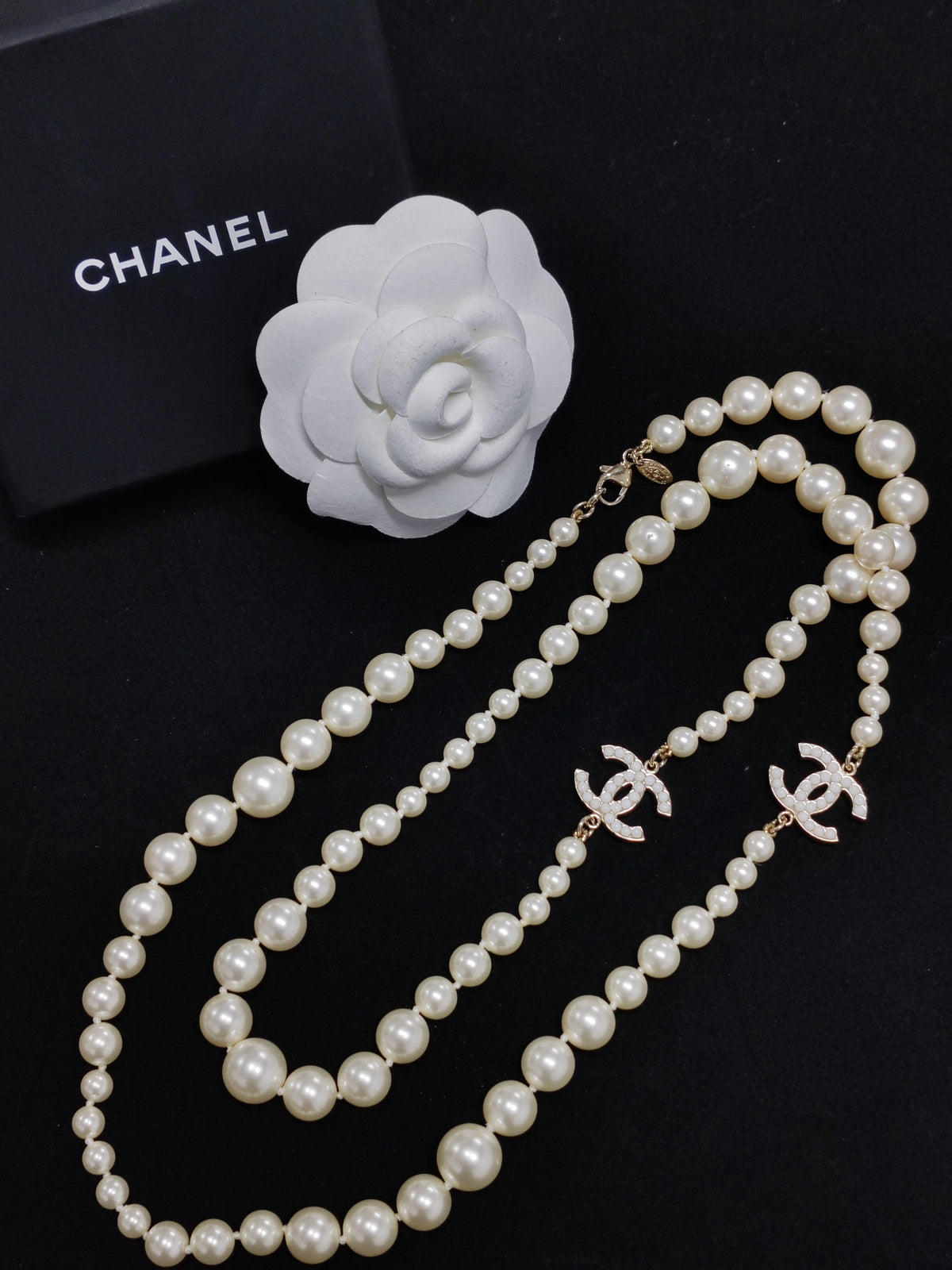 Chanel - Other - Gold-tone metal components with imitation pearl beads. - White
