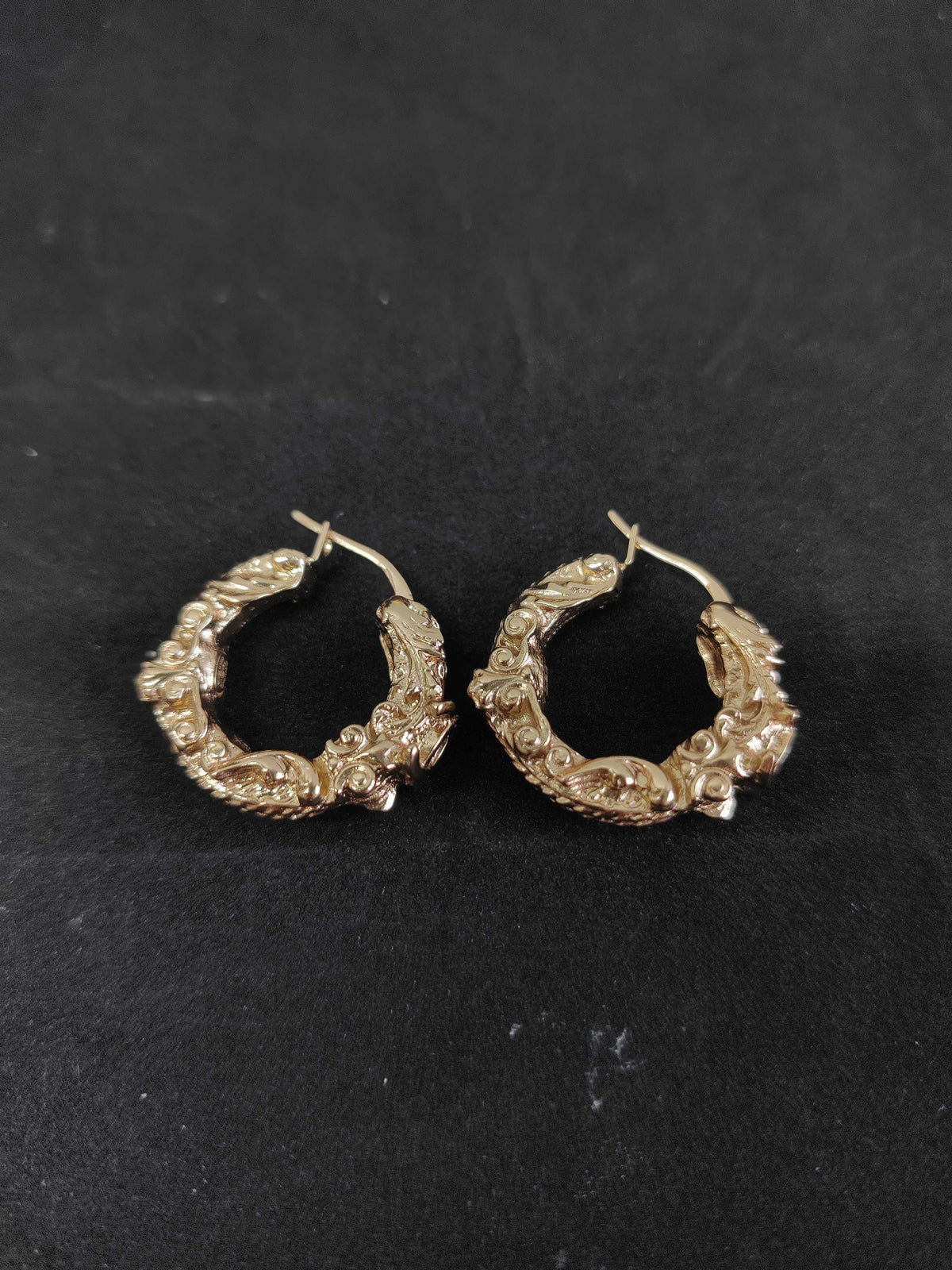 Chanel - Other - Gold-tone metal; exact alloy unspecified. - Gold