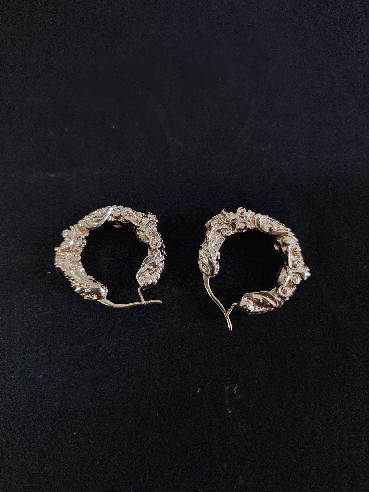 Chanel - Other - Gold-tone metal; exact alloy unspecified. - Gold