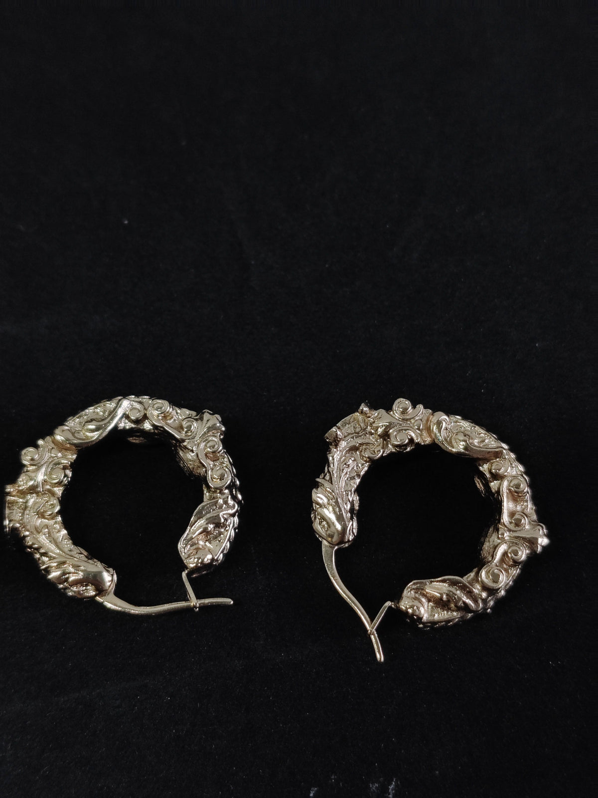 Chanel - Other - Gold-tone metal; exact alloy unspecified. - Gold