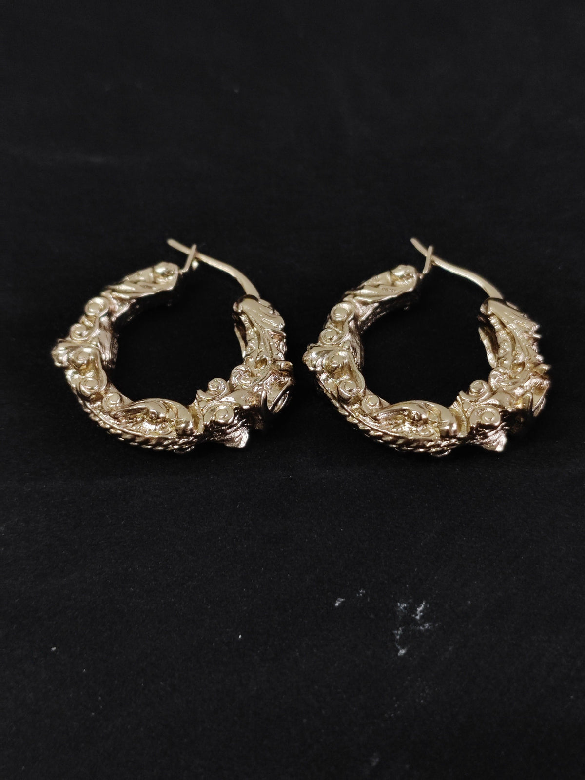 Chanel - Other - Gold-tone metal; exact alloy unspecified. - Gold