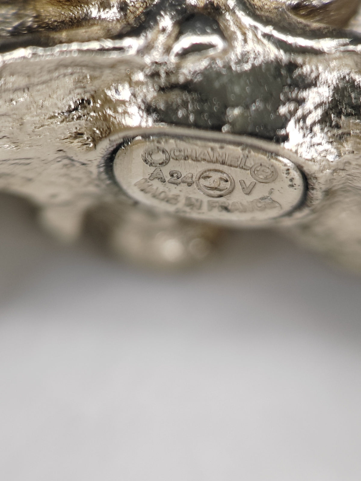 Chanel - Other - Gold-tone metal; exact alloy unspecified. - Gold