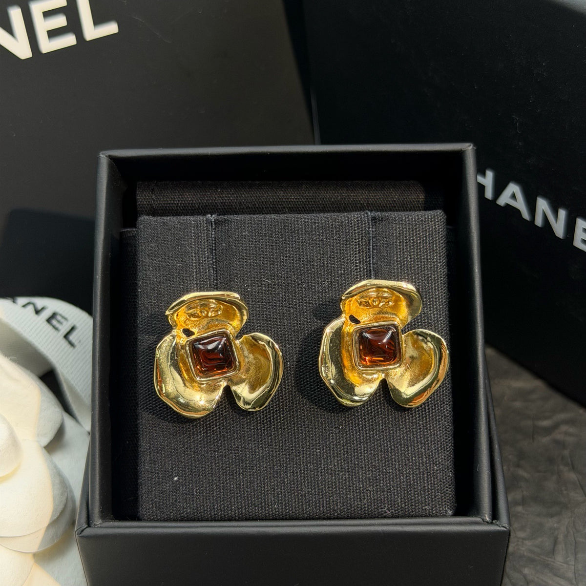 Chanel - Other - Gold-tone metal; exact composition is unspecified. - Gold