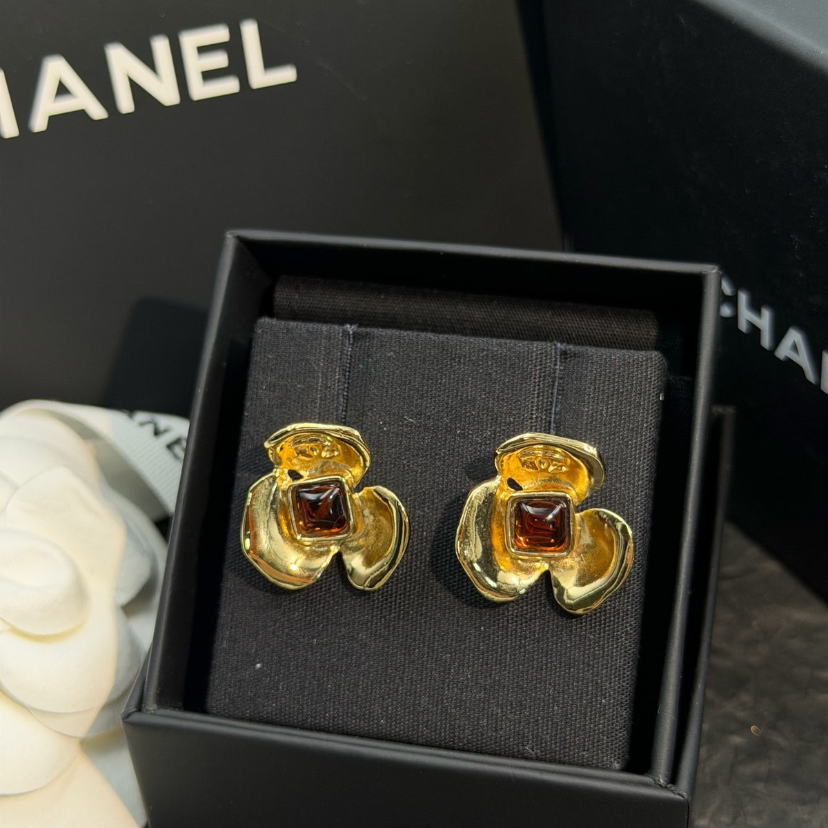 Chanel - Other - Gold-tone metal; exact composition is unspecified. - Gold