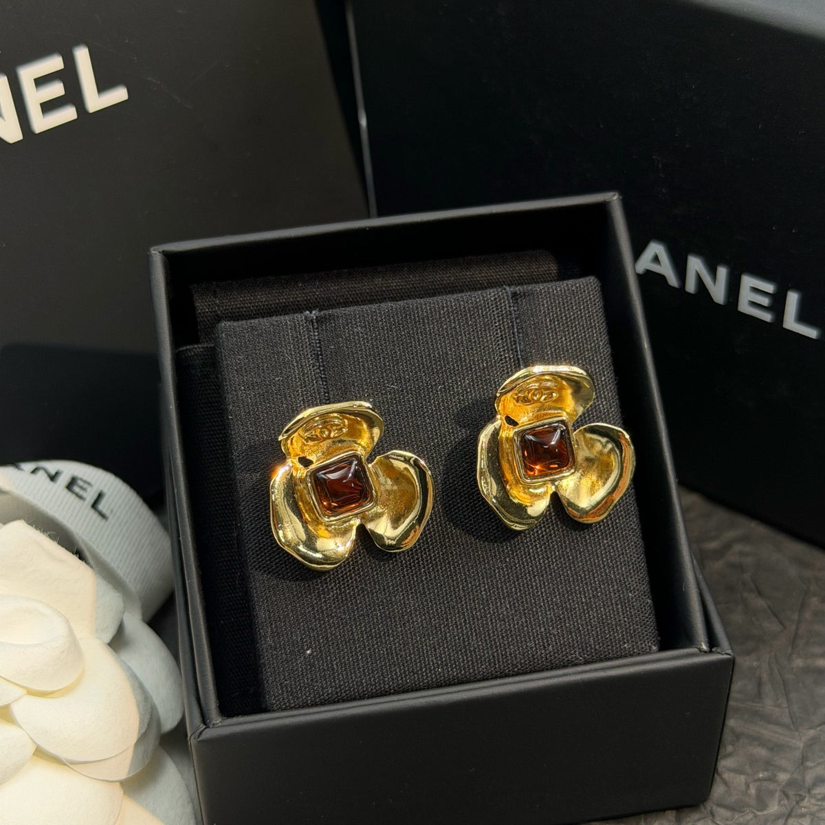 Chanel - Other - Gold-tone metal; exact composition is unspecified. - Gold