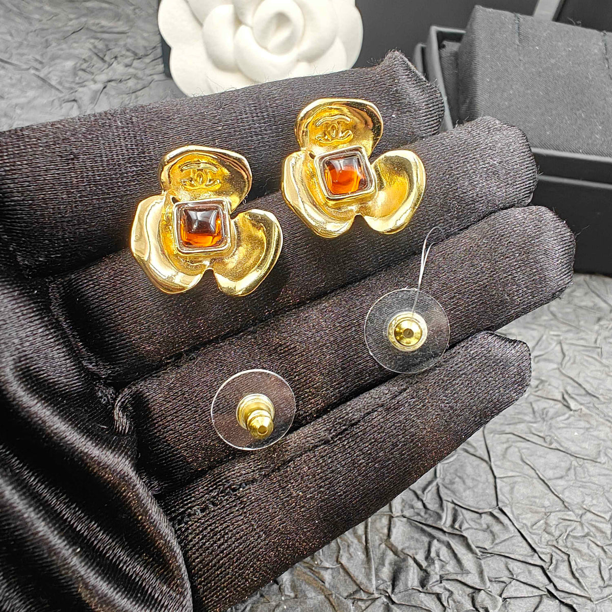 Chanel - Other - Gold-tone metal; exact composition is unspecified. - Gold