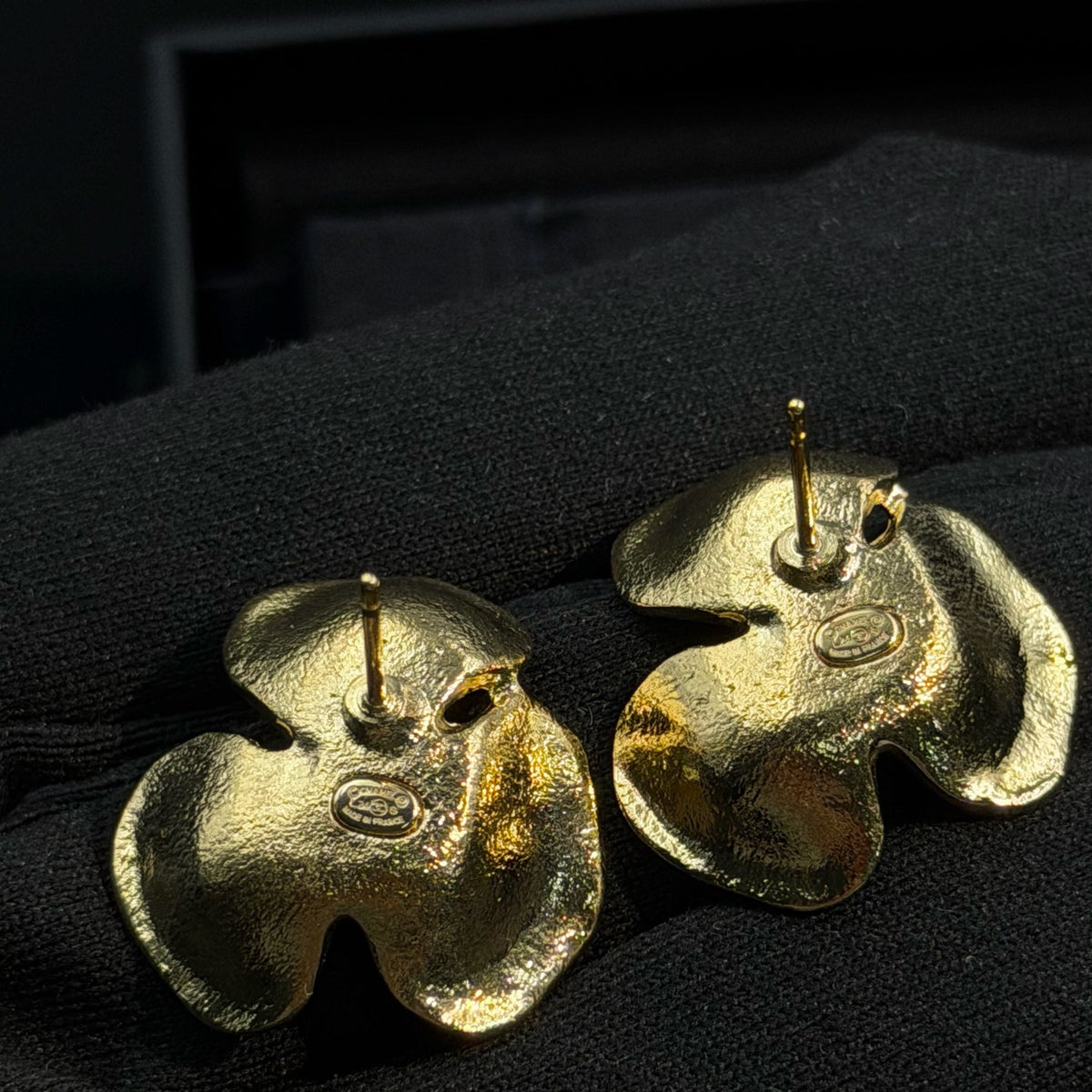 Chanel - Other - Gold-tone metal; exact composition is unspecified. - Gold