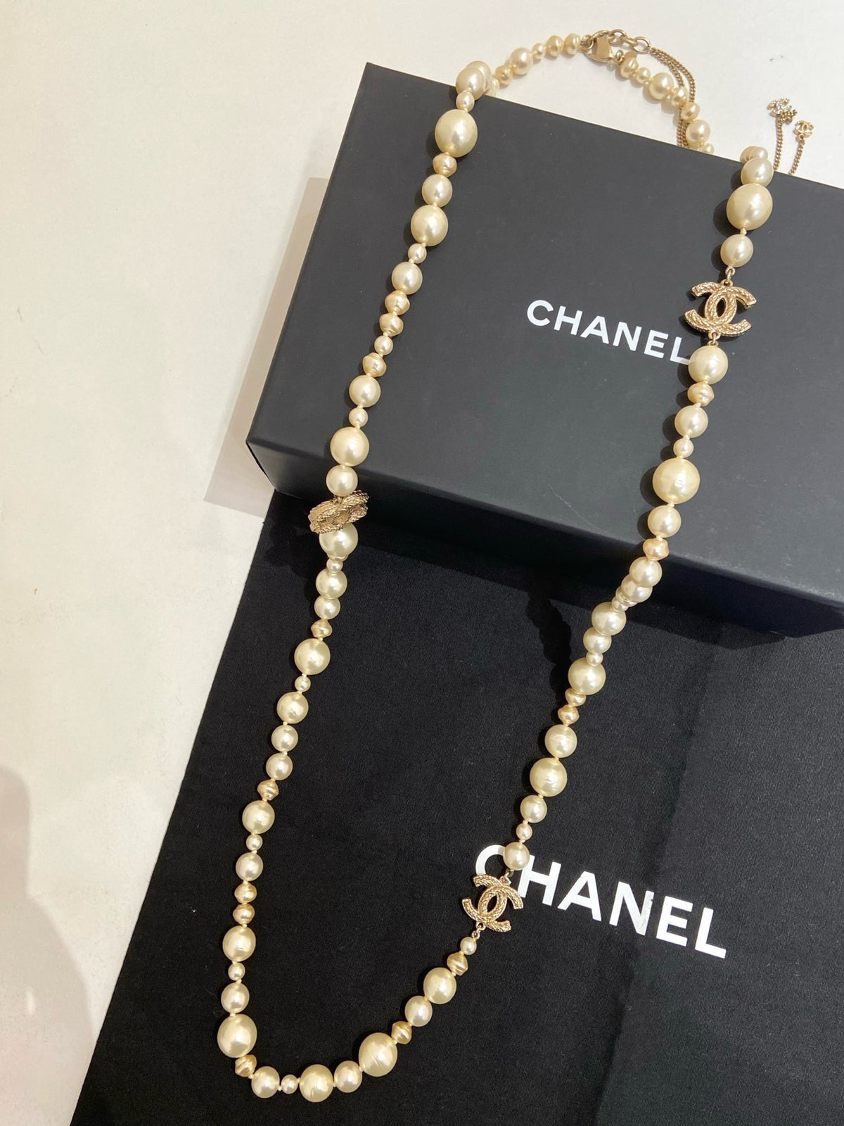 Chanel - Other - Gold-tone metal fittings with faux pearl beads - Gold