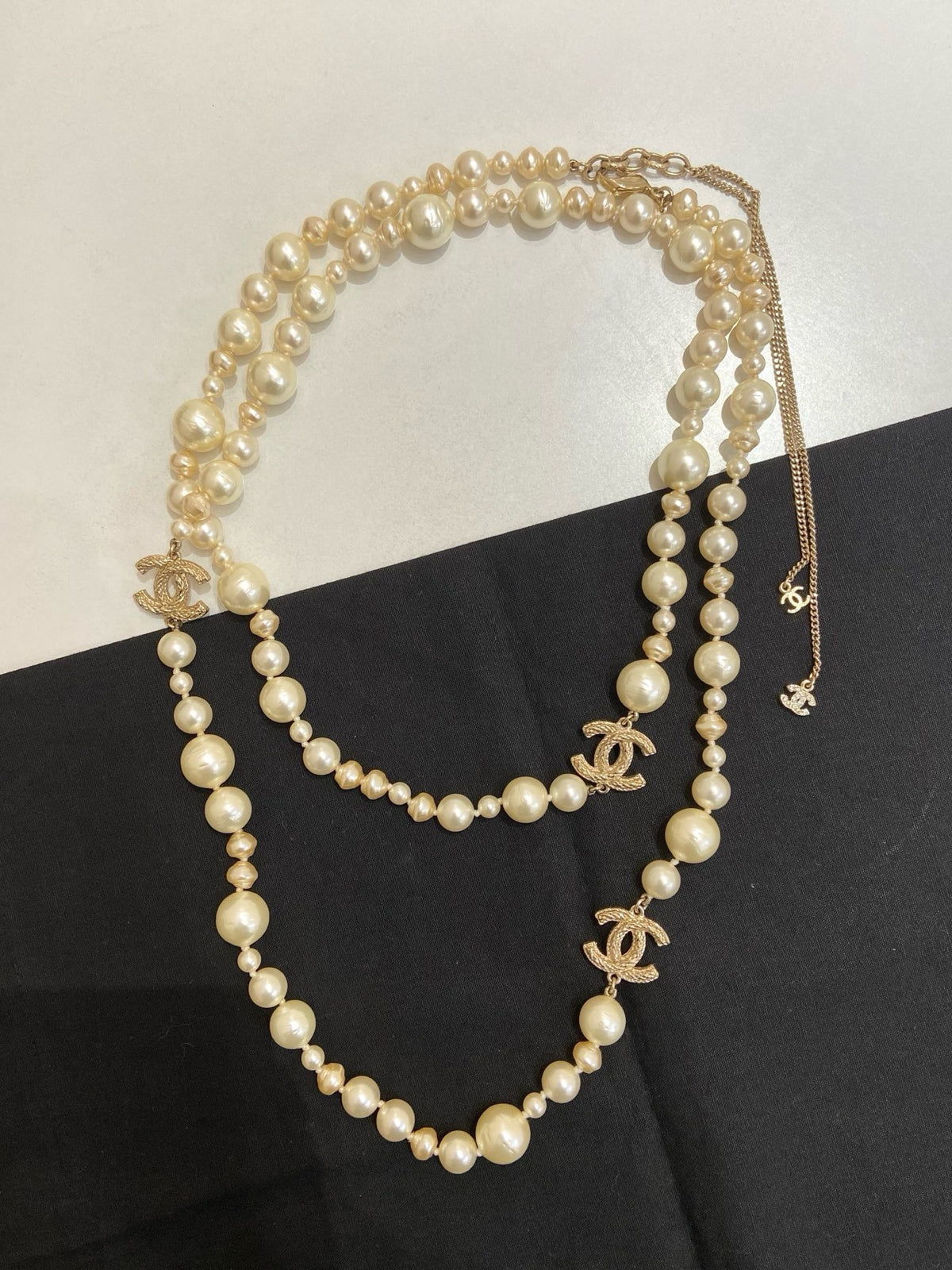 Chanel - Other - Gold-tone metal fittings with faux pearl beads - Gold