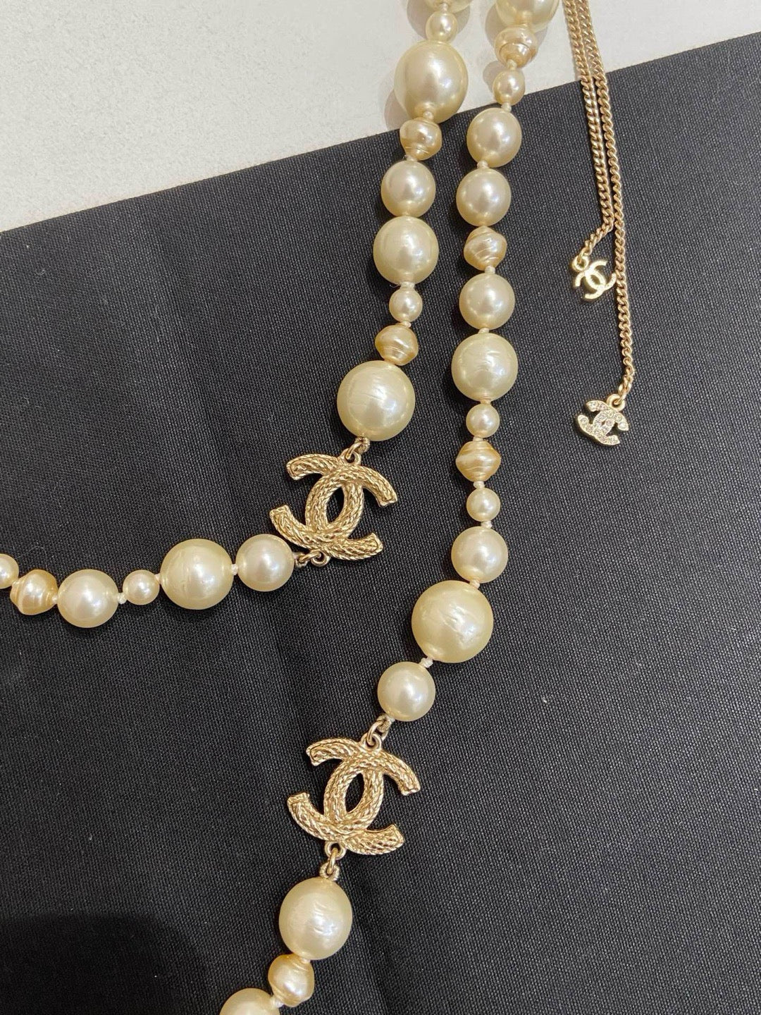 Chanel - Other - Gold-tone metal fittings with faux pearl beads - Gold