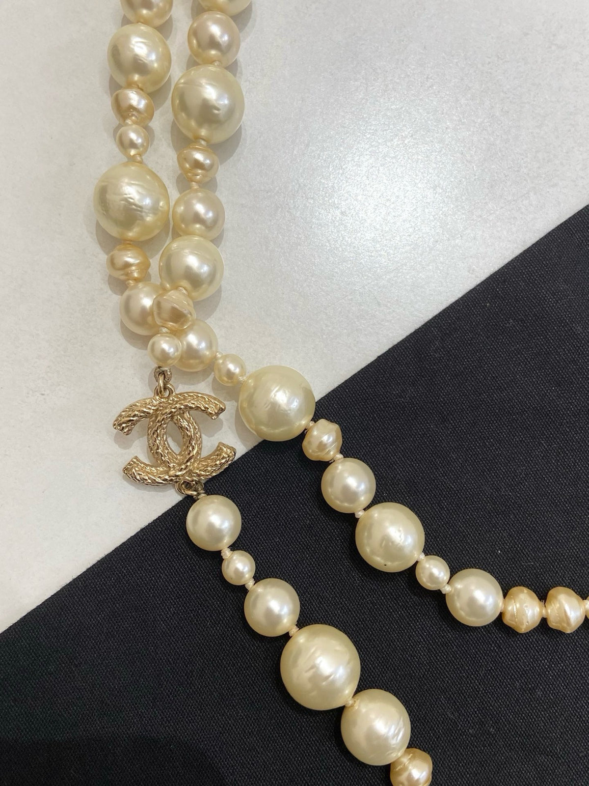 Chanel - Other - Gold-tone metal fittings with faux pearl beads - Gold