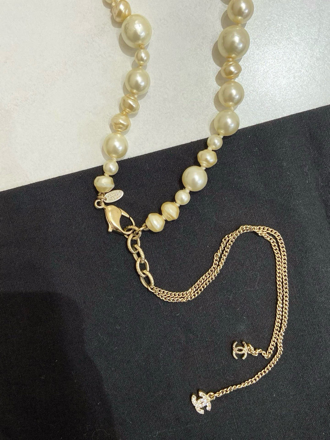 Chanel - Other - Gold-tone metal fittings with faux pearl beads - Gold