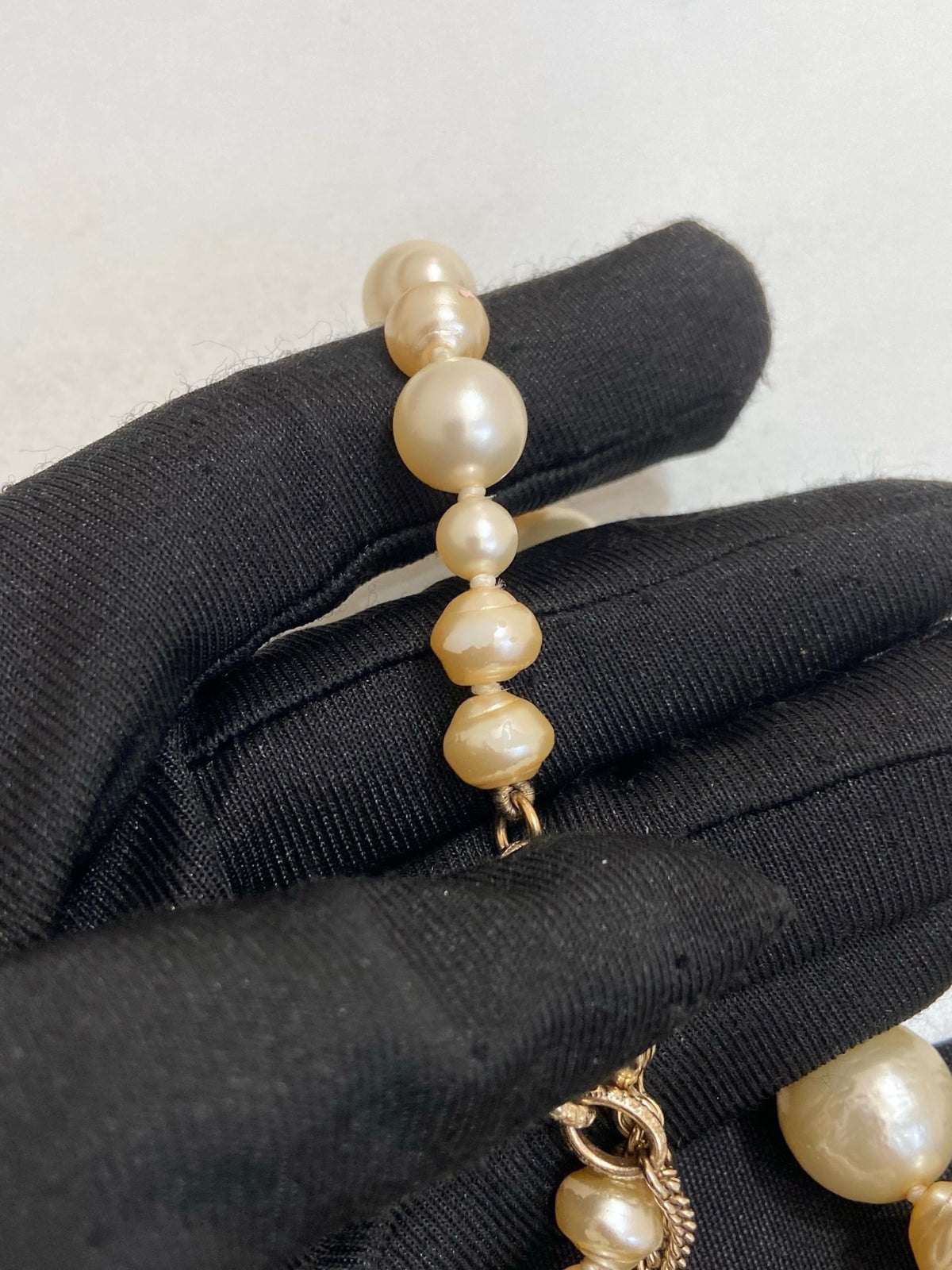 Chanel - Other - Gold-tone metal fittings with faux pearl beads - Gold
