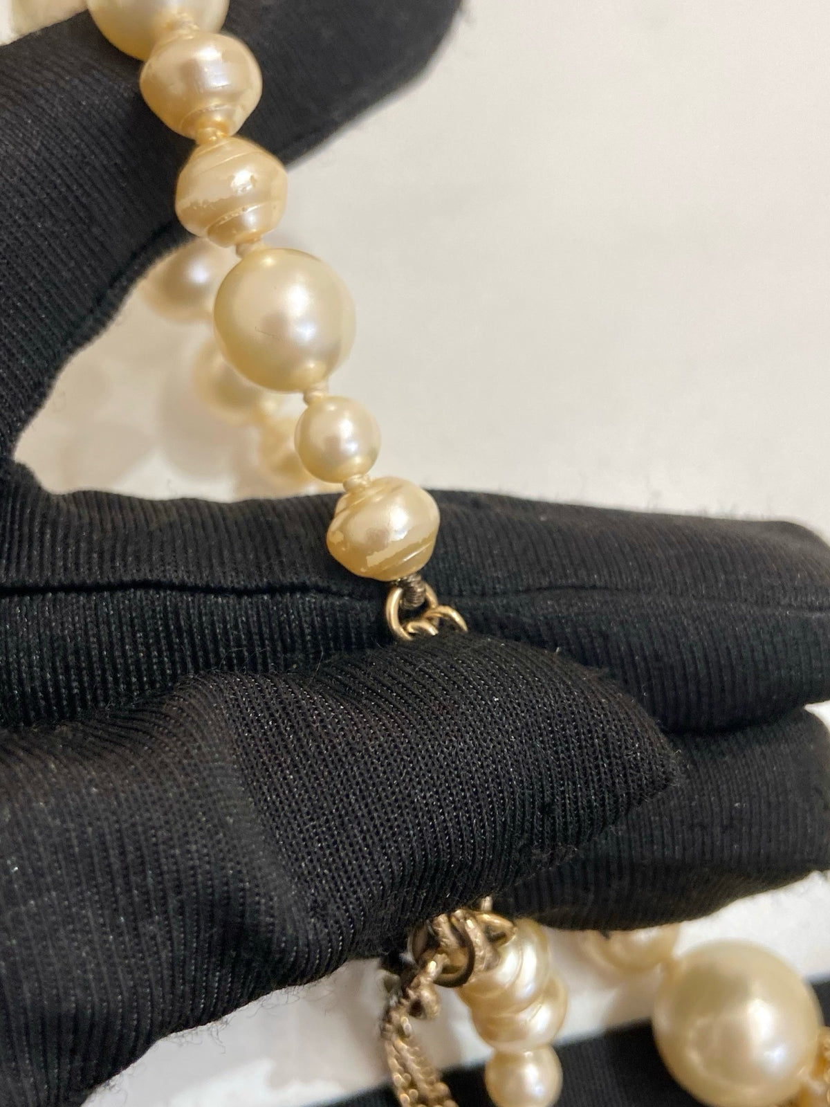 Chanel - Other - Gold-tone metal fittings with faux pearl beads - Gold