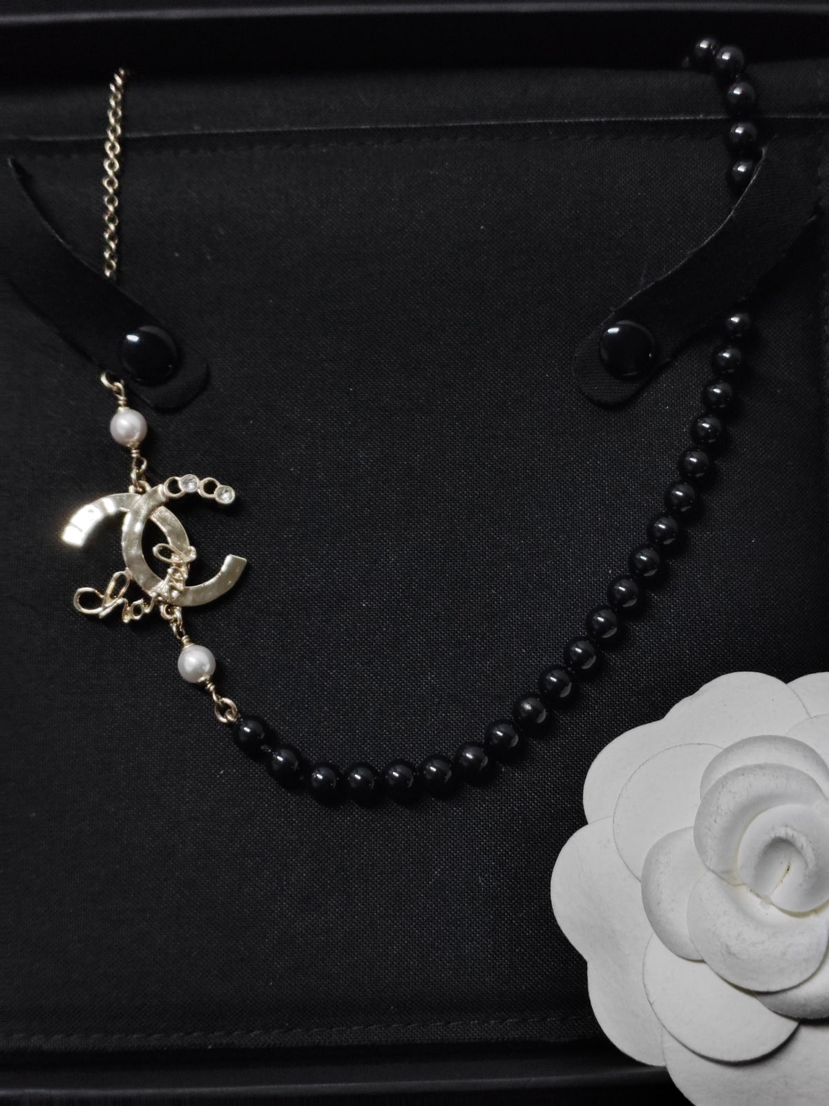 Chanel - Other - Gold-tone metal, imitation pearls and rhinestone accents - Multicolour