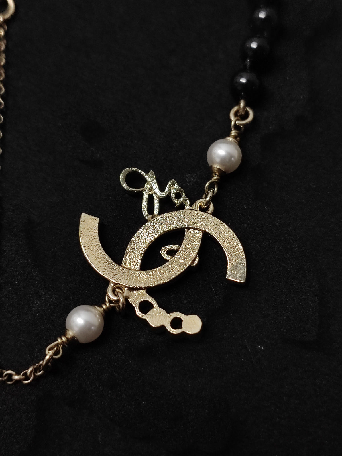 Chanel - Other - Gold-tone metal, imitation pearls and rhinestone accents - Multicolour