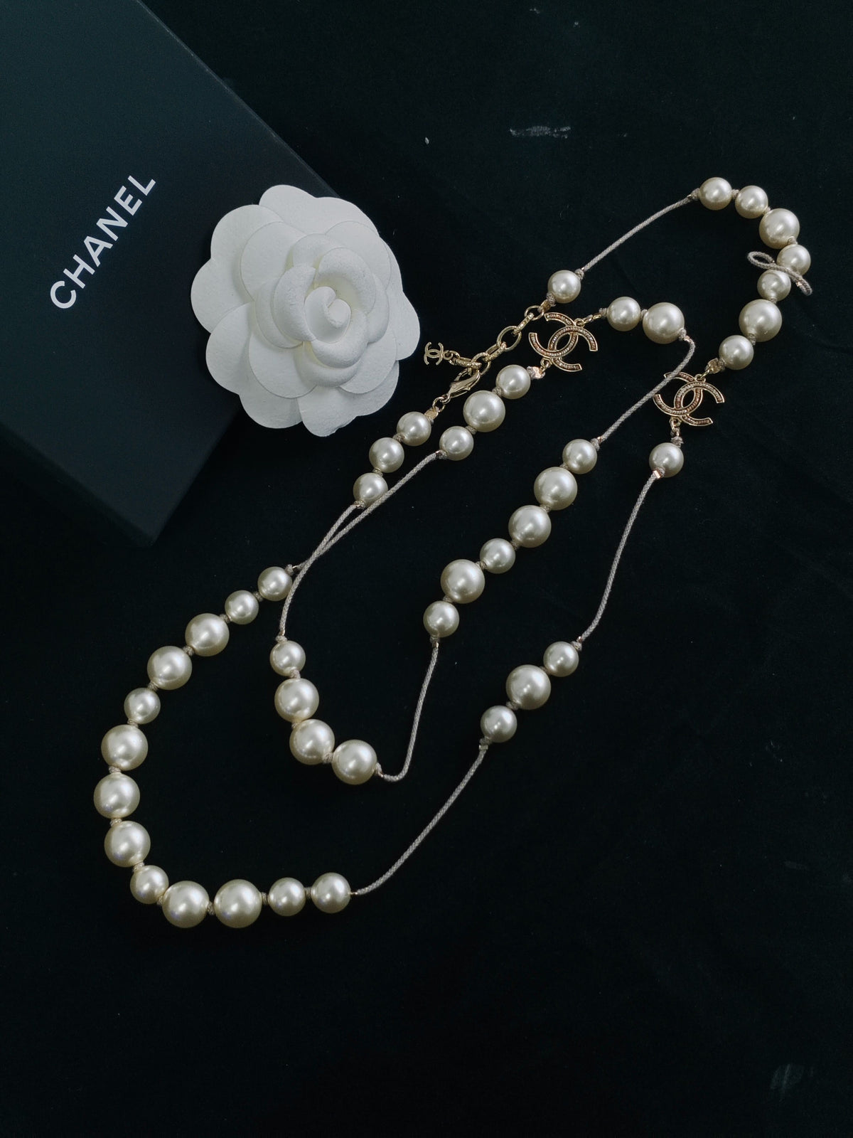 Chanel - Other - Gold-tone metal, imitation pearls and textile cord - White