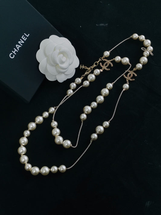 Chanel - Other - Gold-tone metal, imitation pearls and textile cord - White