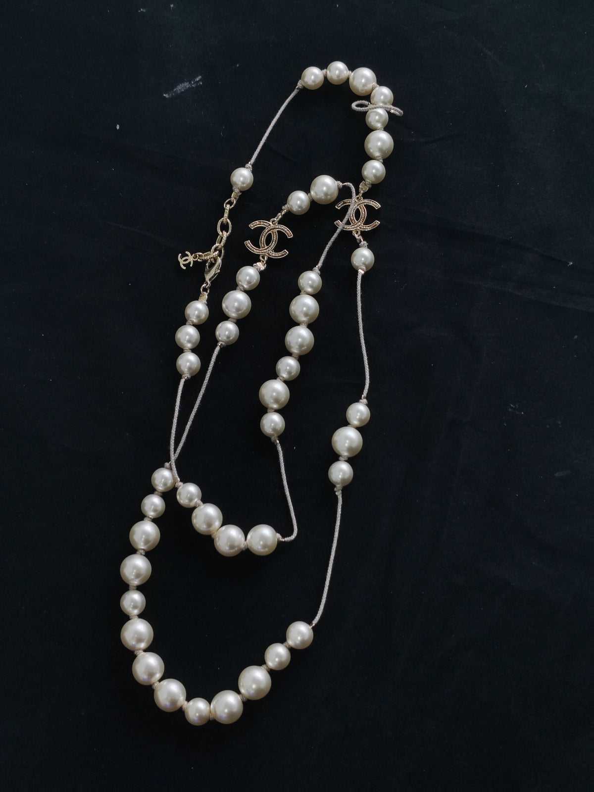 Chanel - Other - Gold-tone metal, imitation pearls and textile cord - White