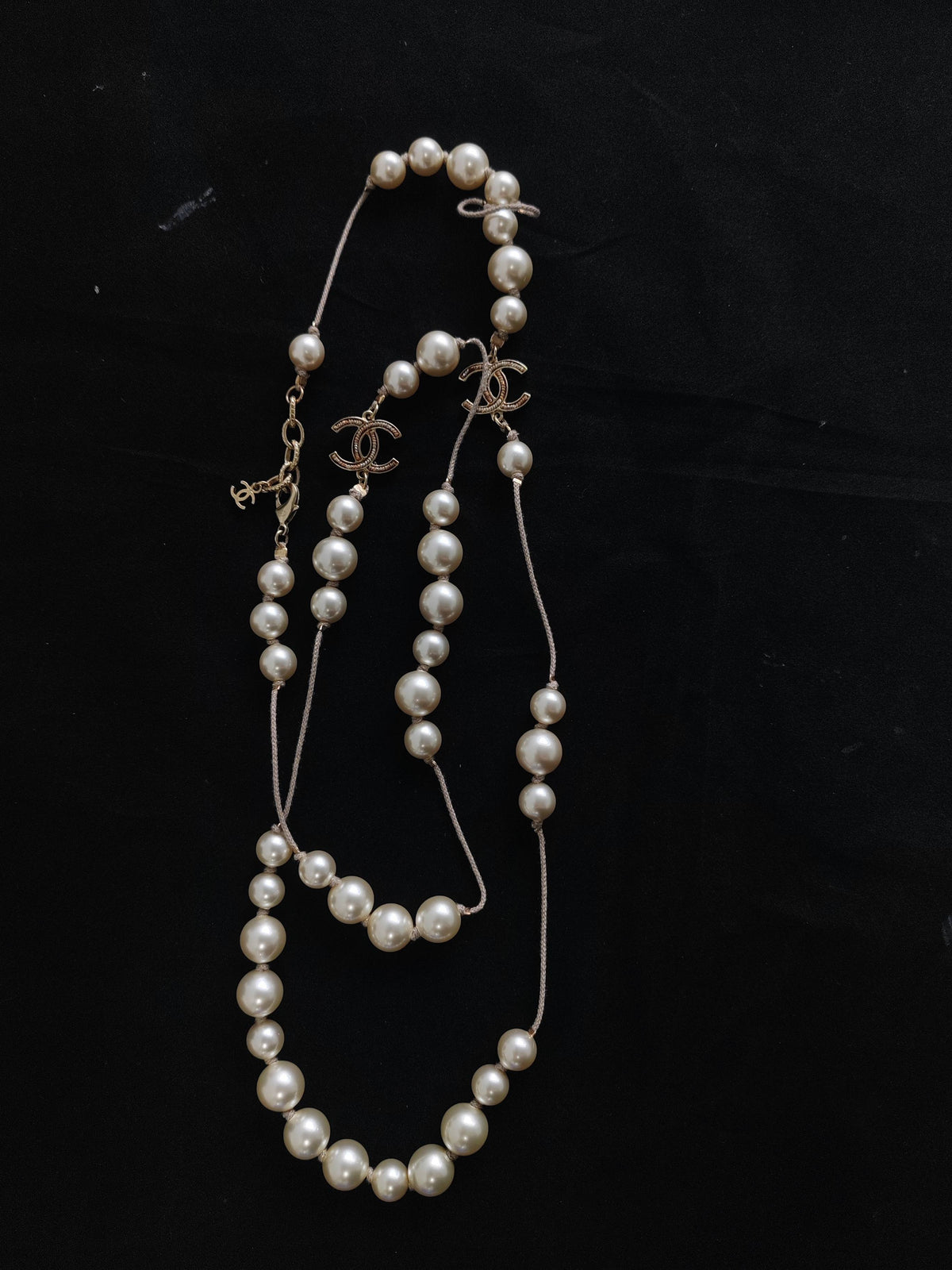 Chanel - Other - Gold-tone metal, imitation pearls and textile cord - White