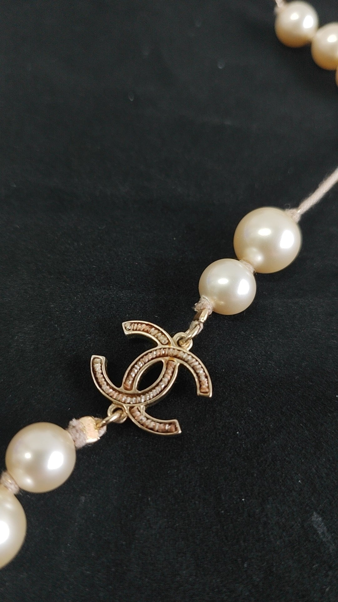 Chanel - Other - Gold-tone metal, imitation pearls and textile cord - White