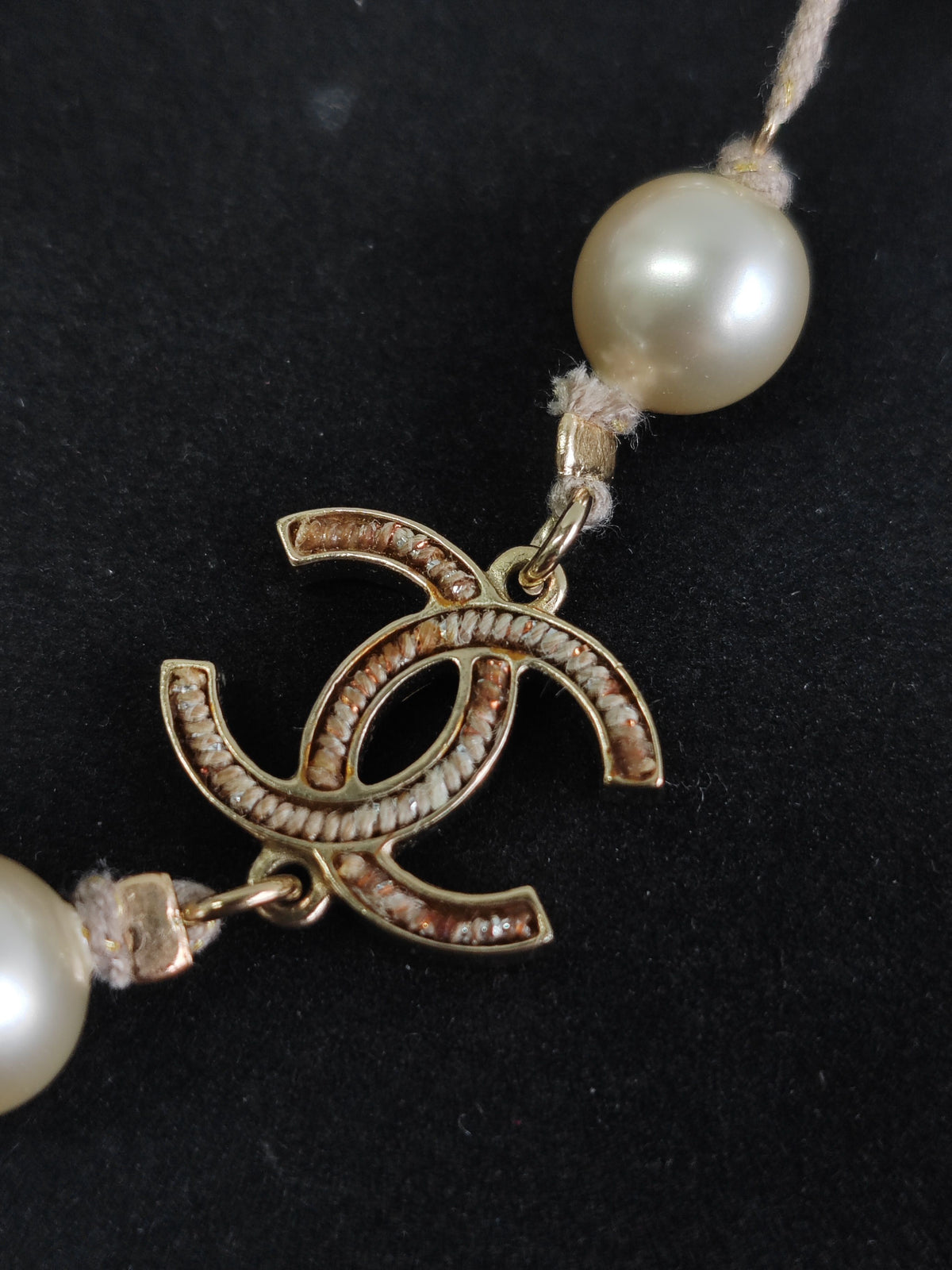 Chanel - Other - Gold-tone metal, imitation pearls and textile cord - White