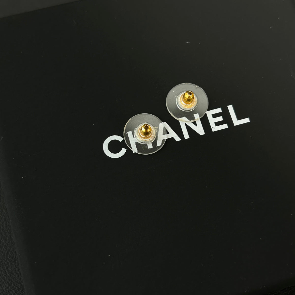 Chanel - Other - Gold-tone metal, lambskin leather and imitation pearls. - Beige - (Medium)