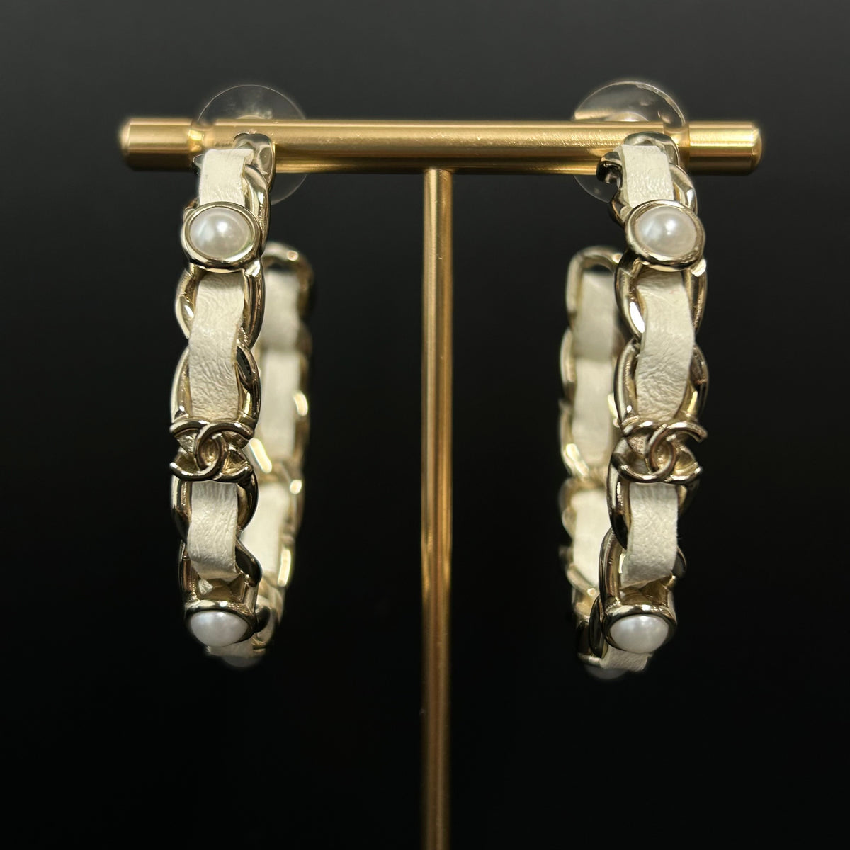 Chanel - Other - Gold-tone metal, lambskin leather and imitation pearls. - Beige - (Medium)