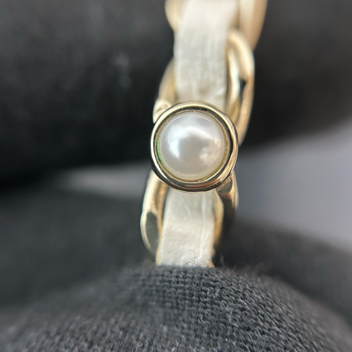 Chanel - Other - Gold-tone metal, lambskin leather and imitation pearls. - Beige - (Medium)