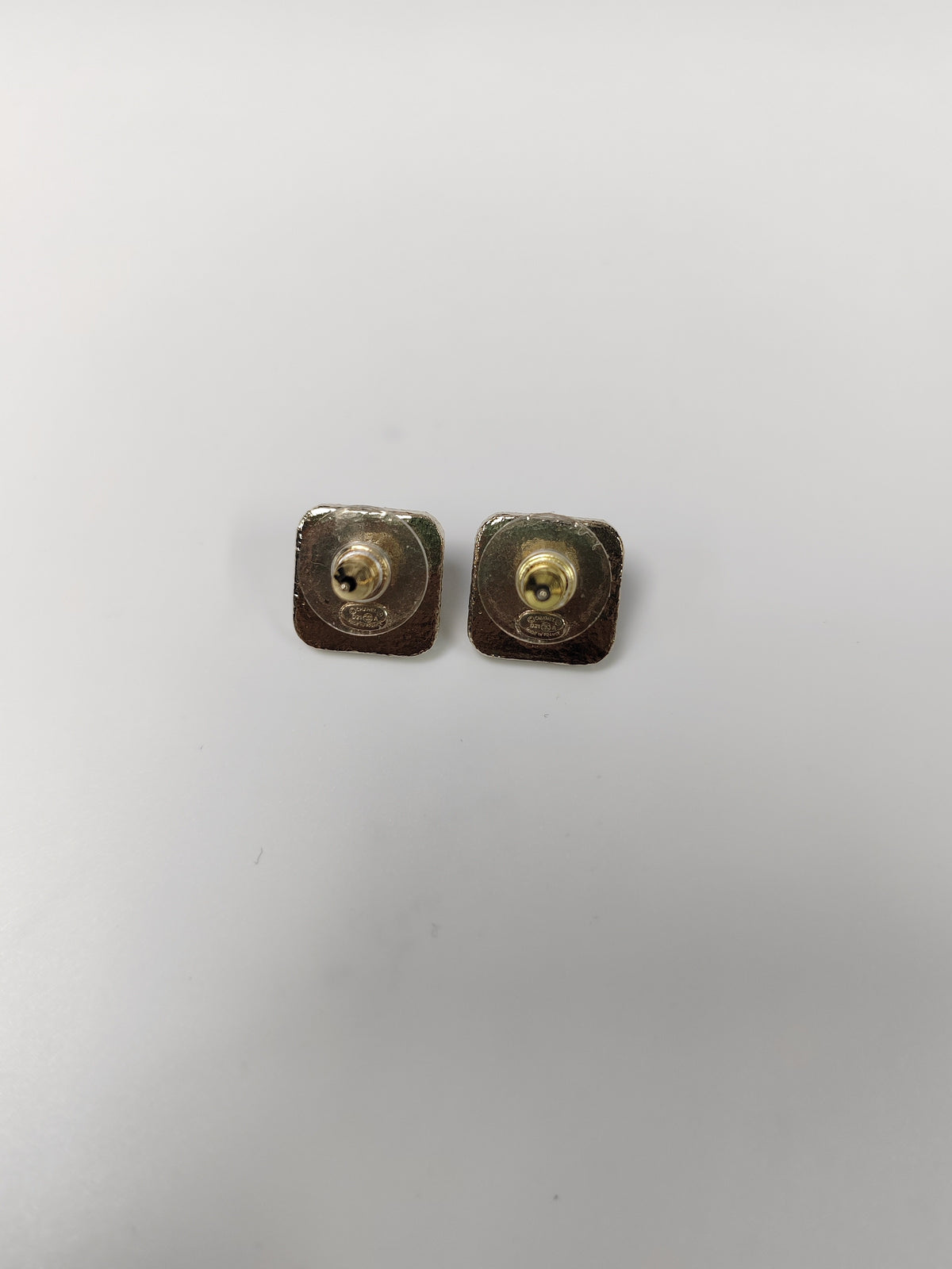 Chanel - Other - Gold-tone metal with a black glossy inset; the inset material is uncertain. - Multicolour
