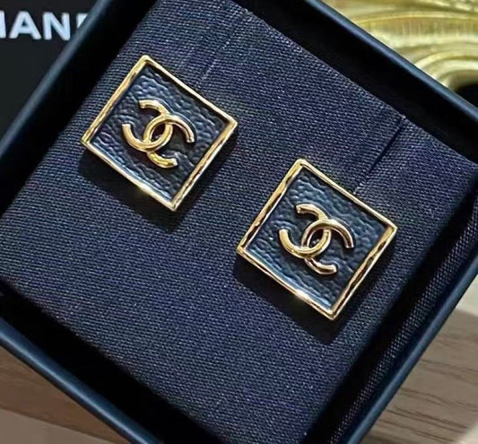 Chanel - Other - Gold-tone metal with a black textured inset of unconfirmed material. - Multicolour